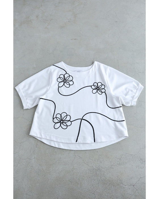 繋がる花刺繍のカットソートップス