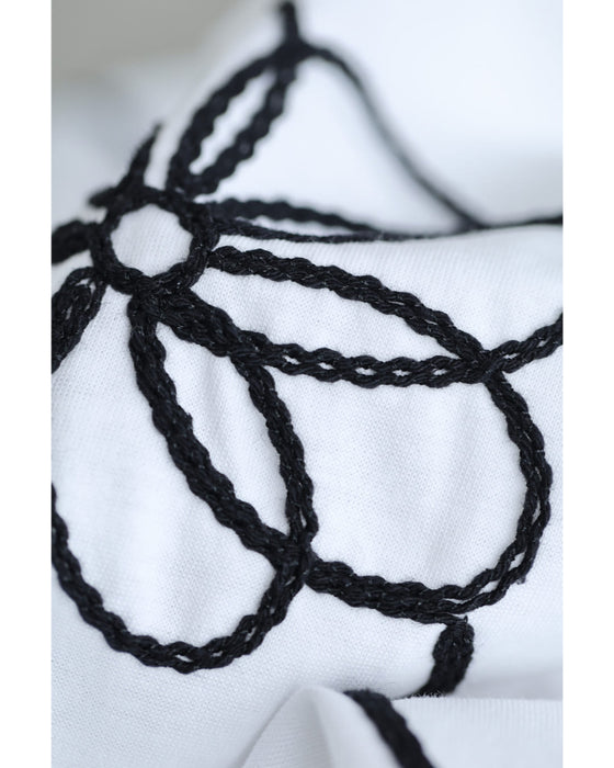 繋がる花刺繍のカットソートップス