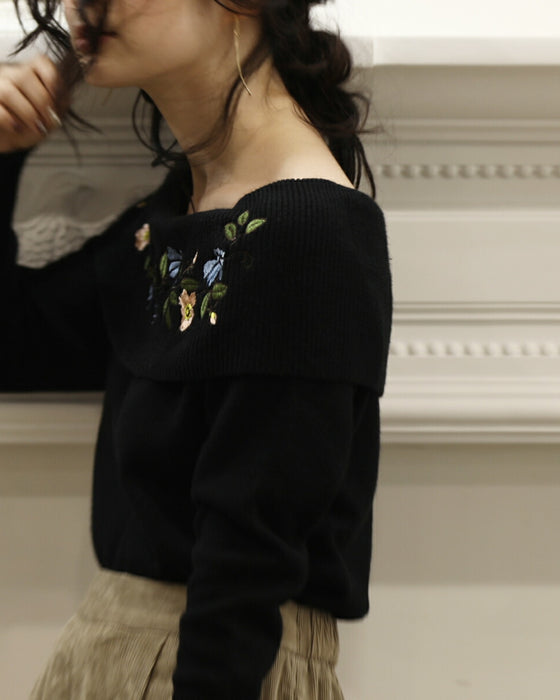 【アウトレット返品交換不可】ゆったりデコルテに咲いた花刺繍ニット
