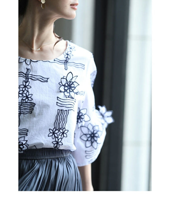 【アウトレット返品交換不可】優しく風に揺れる花が咲いたブラウス