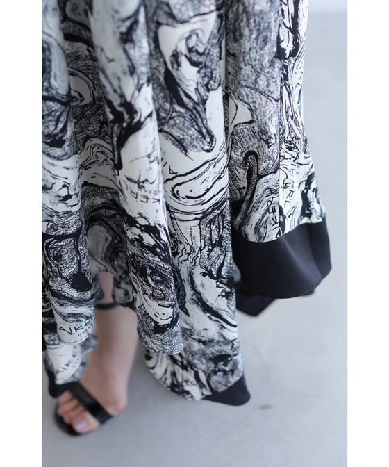 【アウトレット返品交換不可】ゆらゆら揺らめく墨流し柄ロングワンピース