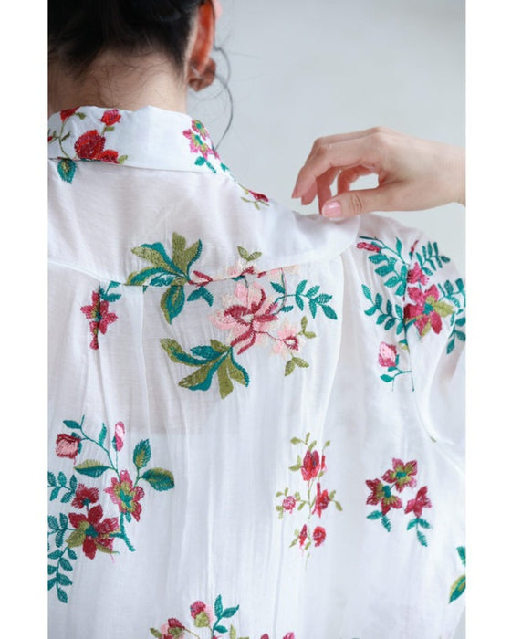 【アウトレット返品交換不可】アンティーク風ビジューボタンの花刺繍シャツトップス