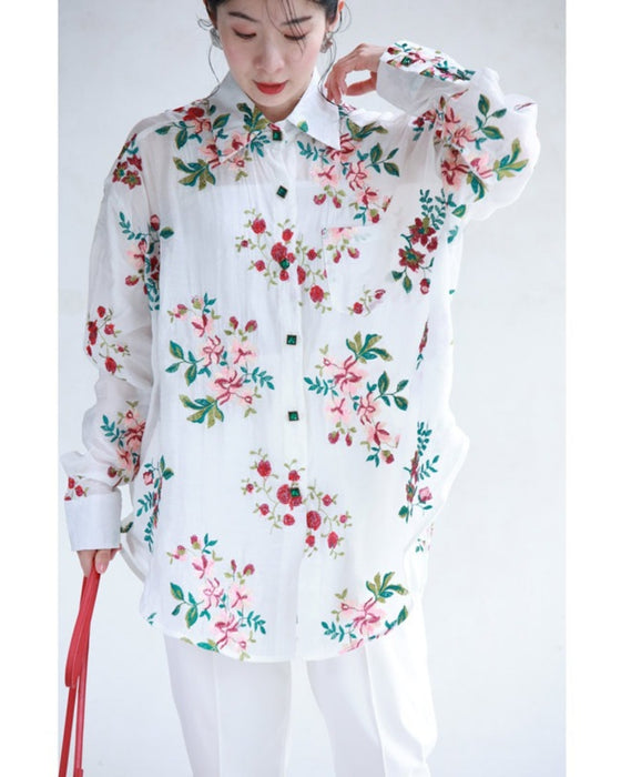 【アウトレット返品交換不可】アンティーク風ビジューボタンの花刺繍シャツトップス