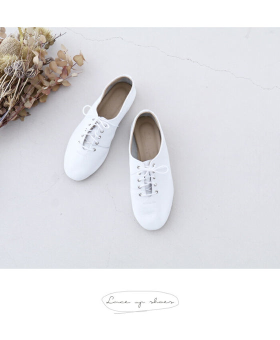 White leather shoes for everyday use