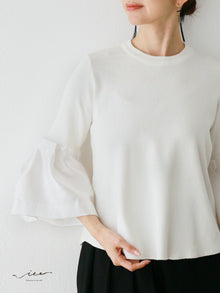  (ホワイト)つぼみ袖のシンプルニット