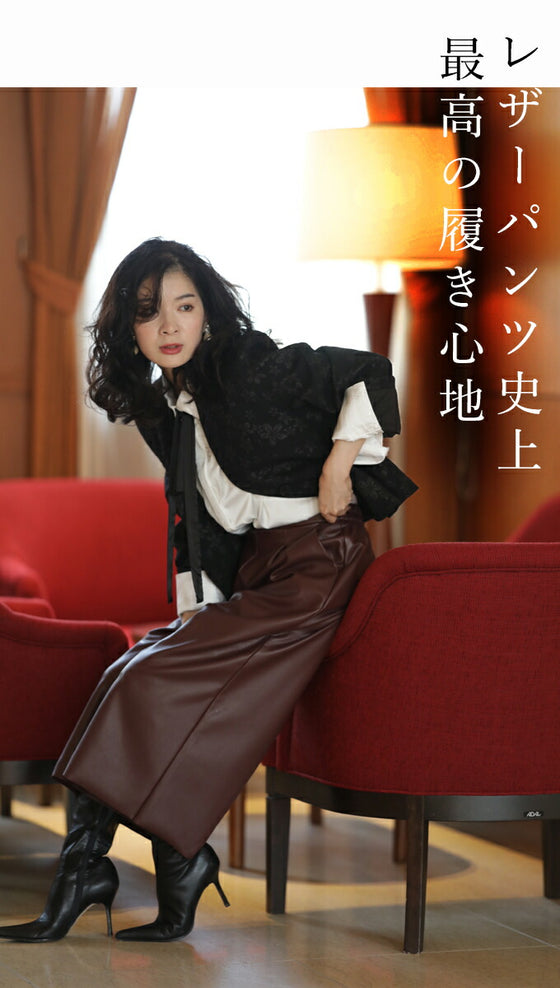 Fleece-lined leather pants that are easy for beginners to wear and won't get too hard