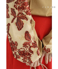  【セール商品返品交換不可】ふわふわ浮かび上がる花刺繍袖プルオーバートップス