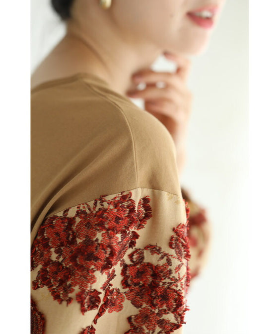 【セール商品返品交換不可】ふわふわ浮かび上がる花刺繍袖プルオーバートップス