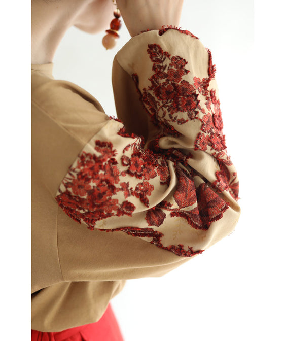 【セール商品返品交換不可】ふわふわ浮かび上がる花刺繍袖プルオーバートップス