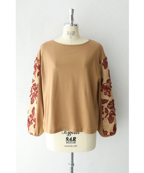 【セール商品返品交換不可】ふわふわ浮かび上がる花刺繍袖プルオーバートップス