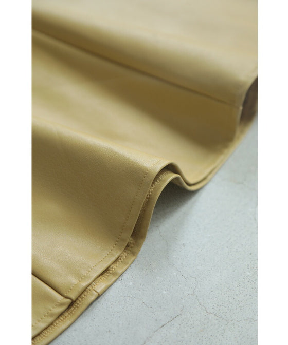 差し色カラーのフェイクレザーミディアムスカート