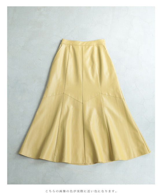 差し色カラーのフェイクレザーミディアムスカート