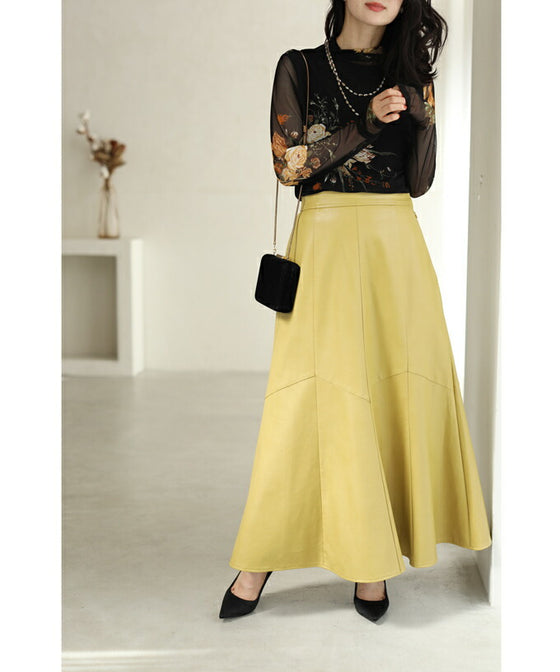 差し色カラーのフェイクレザーミディアムスカート