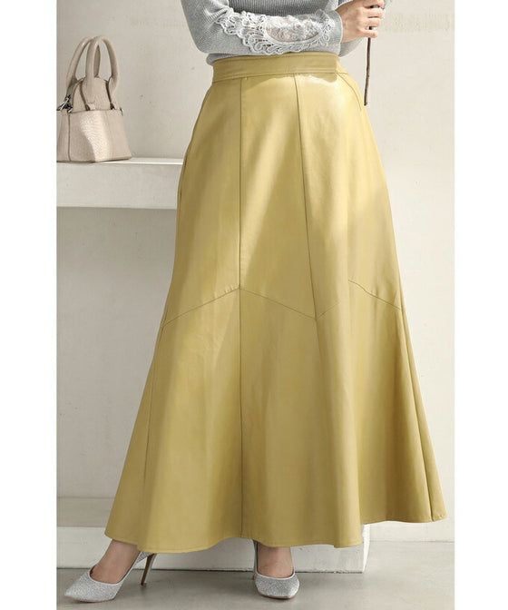 差し色カラーのフェイクレザーミディアムスカート