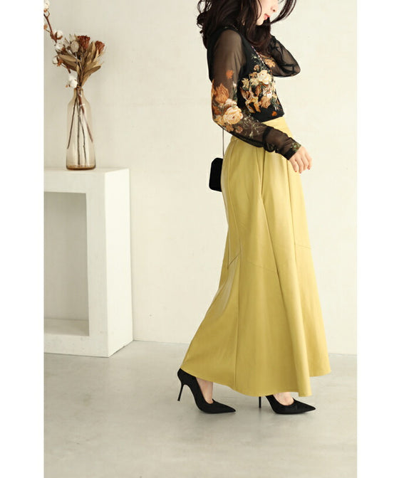 差し色カラーのフェイクレザーミディアムスカート