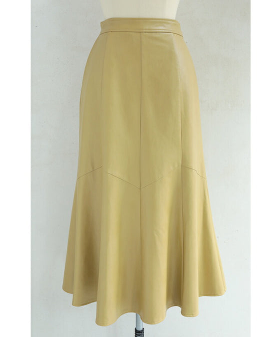 差し色カラーのフェイクレザーミディアムスカート