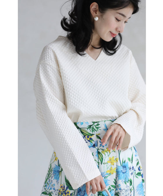 ぽこぽこ浮かび上がるダイヤ柄プルオーバートップス