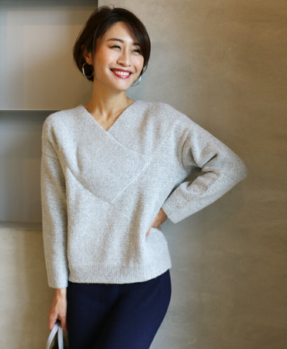 【セール商品返品交換不可】デコルテ美人で女性らしいカシュクール風ニット
