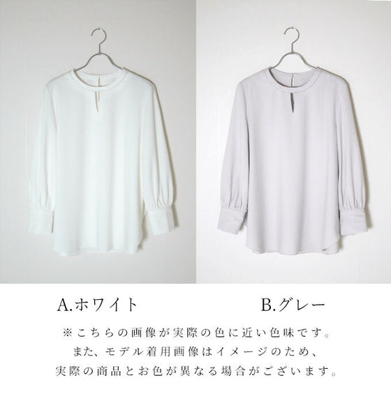 シンプルじゃ物足りない華やかで上品なキーネックブラウス