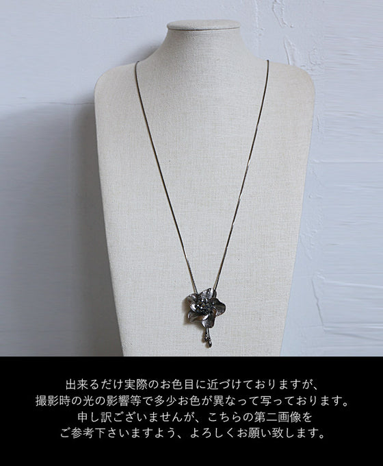 繊細な造形美ネックレス
