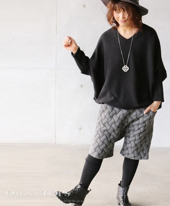 ゆるっと着こなしたい!大人の変形ドルマントップス