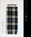 A large checked scarf with a traditional feel: Navy x Ivory