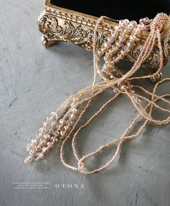 Overflowing with transparency. Versatile long necklace