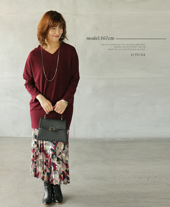 A V-neck dolman top with a double V for a beautiful look (wine red)