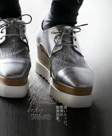  【セール商品返品交換不可】レースアップシューズ。オックスフォード。厚底。強いエッジ。驚愕の脚長効果。『シルバー』