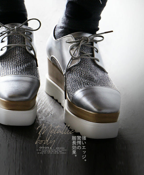 【セール商品返品交換不可】レースアップシューズ。オックスフォード。厚底。強いエッジ。驚愕の脚長効果。『シルバー』