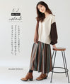 Puffy V-neck knit with two-color sleeves for extra cuteness! 