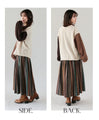 Puffy V-neck knit with two-color sleeves for extra cuteness! 