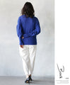 The power of blue that dyes the puffy sleeves of adults. 