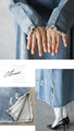 Slits. Loose fit. Enjoy the relaxed and stylish texture of denim.