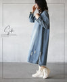 Slits. Loose fit. Enjoy the relaxed and stylish texture of denim.
