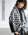 上品さの中に遊び心をひとさじ。遊べる！ツカエル！千鳥柄ストール。『チャコールグレー』