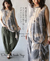 Feminine and mature. A tank top with a design that has a mature dyed look.