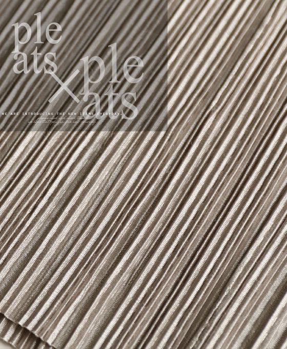 A rough yet elegant pleated top for adults