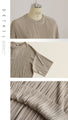 A rough yet elegant pleated top for adults