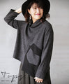 I like the charcoal gray knit top, which is easy to wear and can be worn daily, and stands out for its design.