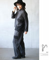 I like the charcoal gray knit top, which is easy to wear and can be worn daily, and stands out for its design.