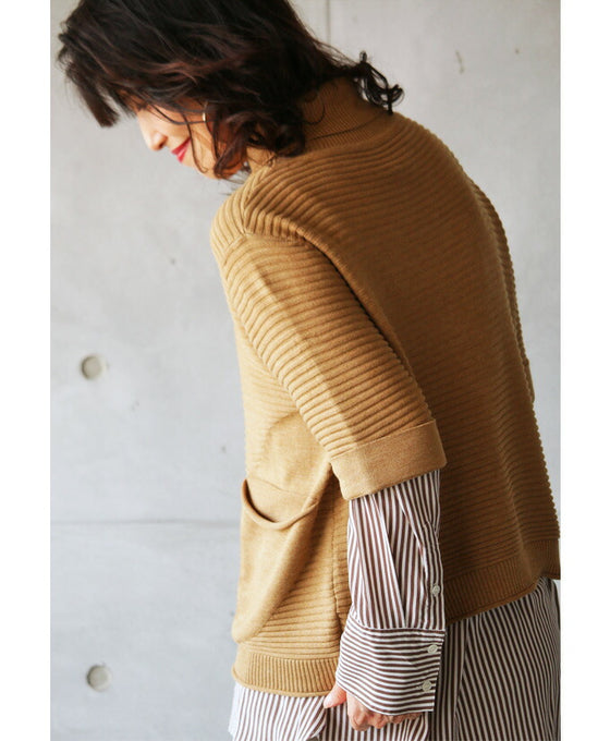 【セール商品返品交換不可】重ね着、着回し、使いやすい。襟付きハーフスリーブニット『キャメル』