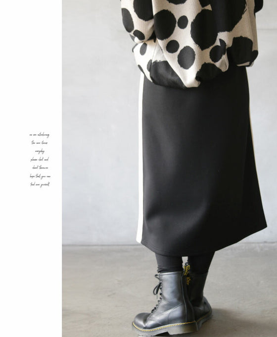 Soft and comfortable! A new texture that will delight your skin. Side line skirt