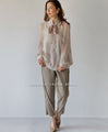 Airy texture, comfortable to wear, feminine blouse 