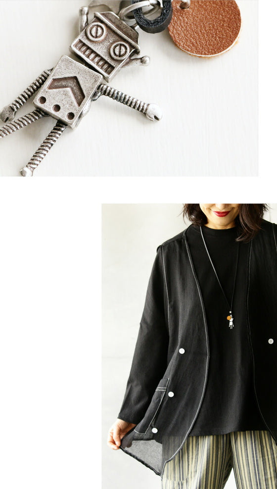 Add some humor to your fashion! Strange robot necklace