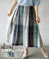 A voluminous tuck skirt with a striking large check pattern