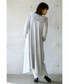 Enjoy the luxurious drape. A deformed top with a slanted back (gray)