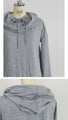 Enjoy the luxurious drape. A deformed top with a slanted back (gray)