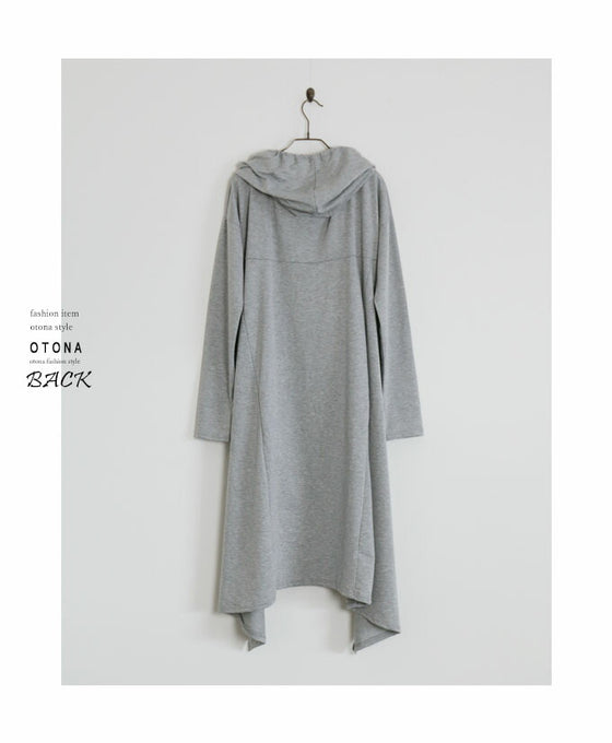 贅沢なドレープ感を堪能する。 後ろ下がり変形トップス『グレー』