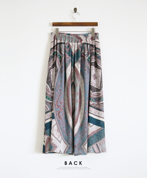 A flared skirt that covers your figure just by wearing it